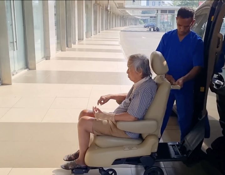 Armada transportasi medis TransCare Joy of Care melayani antar jemput pasien rumah sakit di Jakarta
